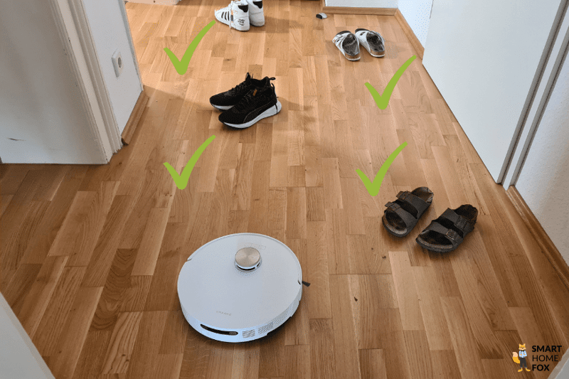 Das Testergebnis des Dreame L20 Ultra bei der Hinderniserkennung von Schuhen ist zu sehen.